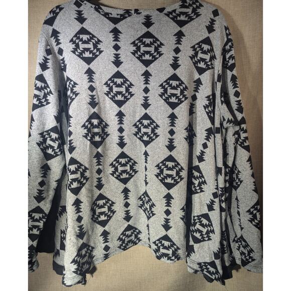 Kate & Mallory Designs Tribal Gray top size XL - Picture 6 of 7